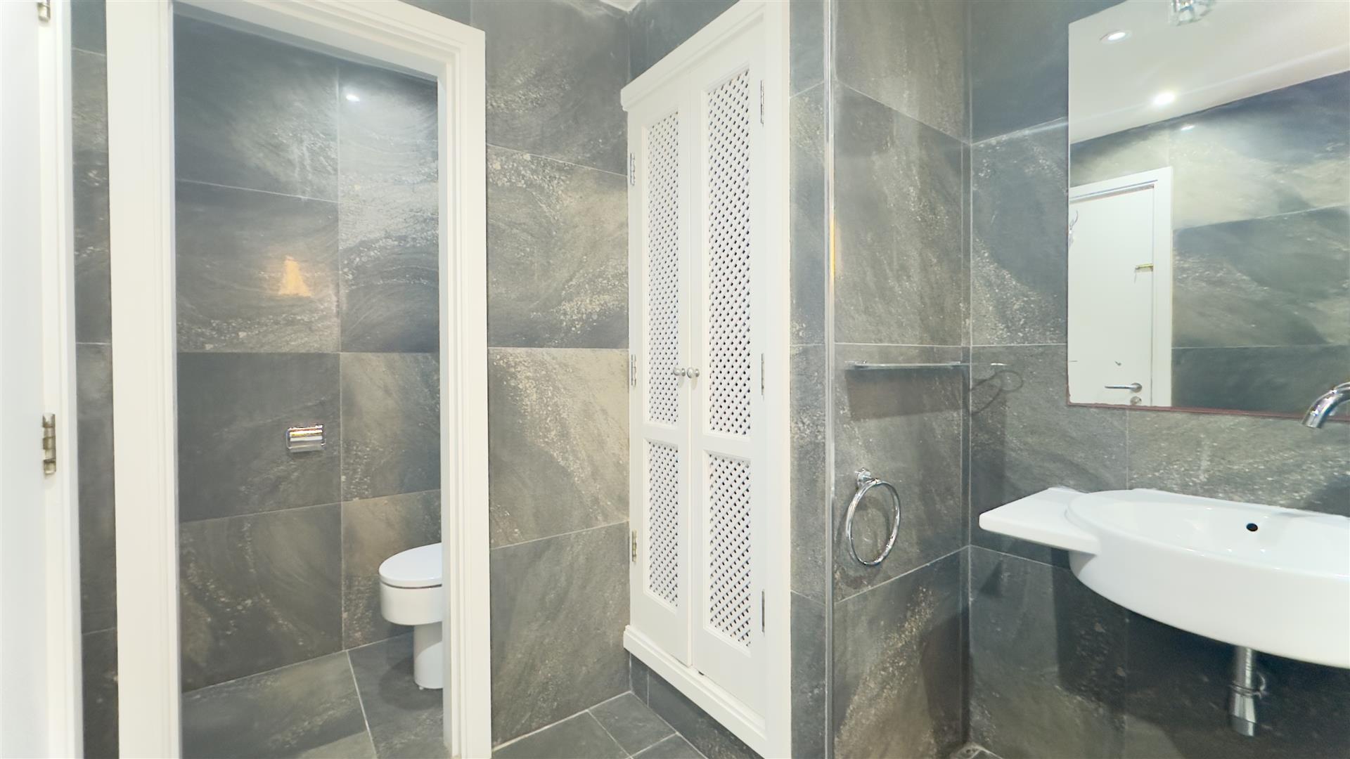 Image of Apartment - 2 Bedrooms - 2 Bathrooms for Sale in South District-Gibraltar, Image 11